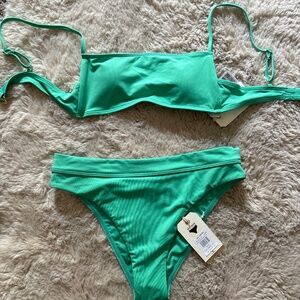 NWT Billabong bikini (bottoms only)